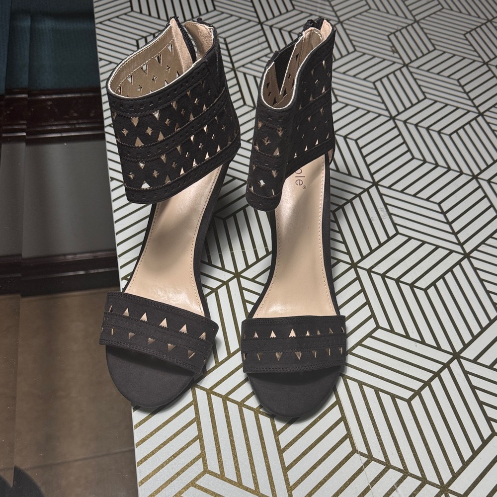 Chic Black Cut-Out Heels
